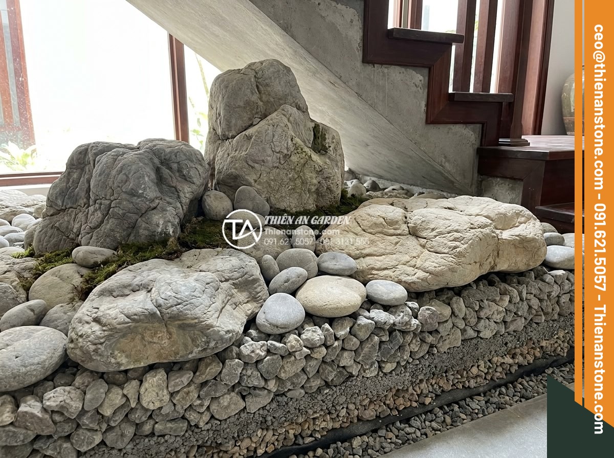 7 Sai lầm chết người khi làm tiểu cảnh khô gầm cầu thang bạn cần tránh - Hình 3 7 Sai lầm chết người khi làm tiểu cảnh khô gầm cầu thang bạn cần tránh - Close-up professional photograph of high-quality natural granite stones and whit