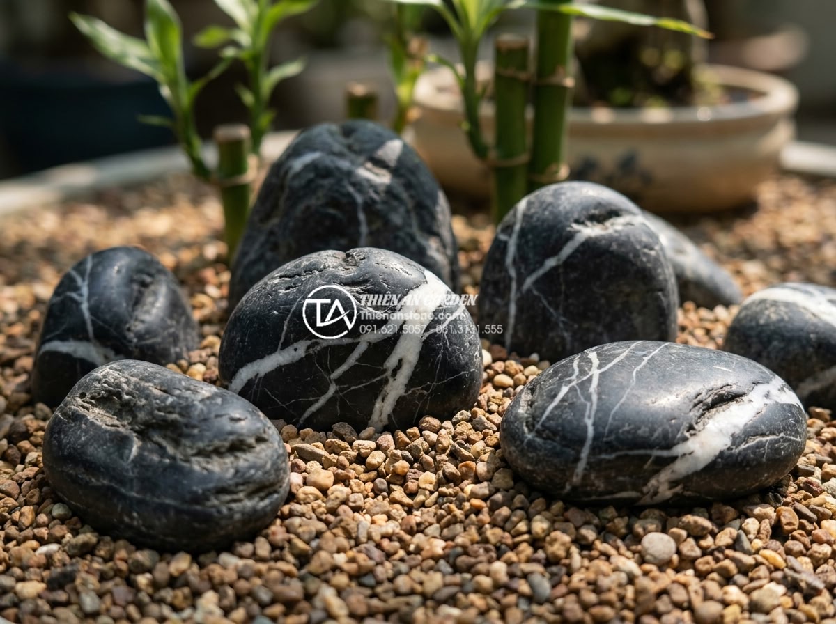 Cách phối hợp đá cuội và sỏi màu trong tiểu cảnh khô hiện đại - Hình 3 Cách phối hợp đá cuội và sỏi màu trong tiểu cảnh khô hiện đại - Close-up macro photography of smooth natural river pebbles in various earth tone