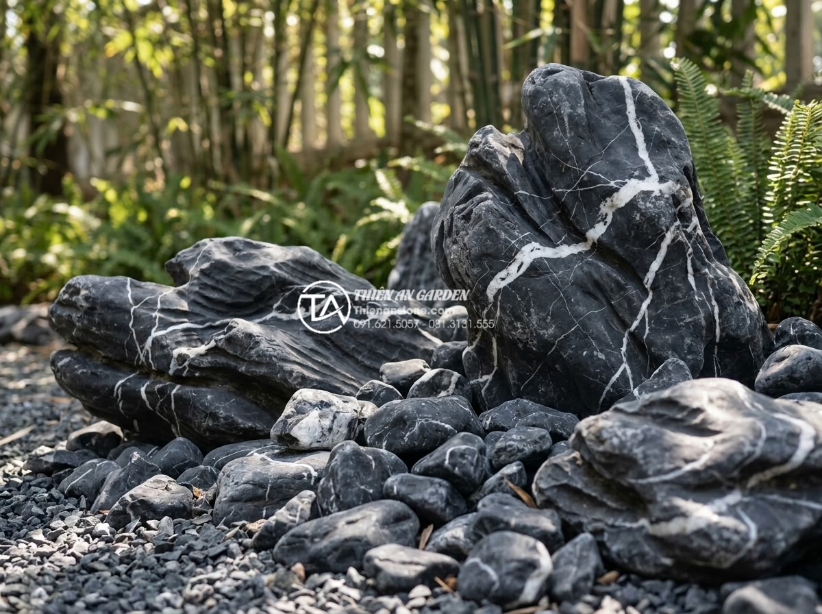 Cách tự tính toán chi phí làm tiểu cảnh khô sân vườn đơn giản nhất - Hình 2 Cách tự tính toán chi phí làm tiểu cảnh khô sân vườn đơn giản nhất - Close-up detailed view of premium natural granite stones with beautiful veining