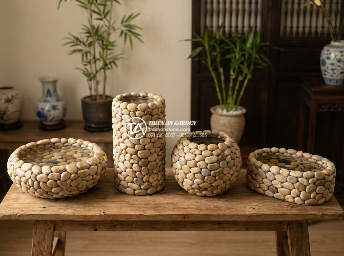 Có nên đặt tiểu cảnh chum nước trong phòng khách? Ưu và nhược điểm - Side by side comparison of different natural stone water jars suitable for livin