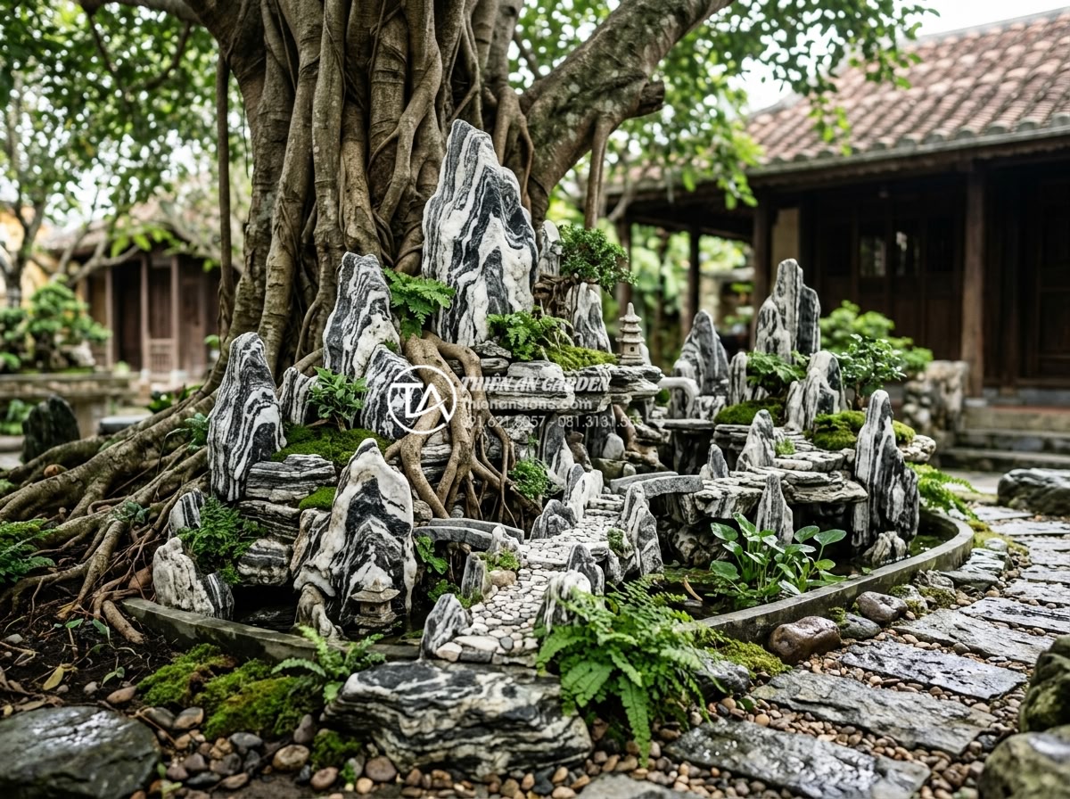 Nghệ thuật thiết kế tiểu cảnh dưới tán cây cổ thụ cho biệt thự - Hình 2 Nghệ thuật thiết kế tiểu cảnh dưới tán cây cổ thụ cho biệt thự - Detailed close-up of artistic stone miniature under large old tree in elegant vi