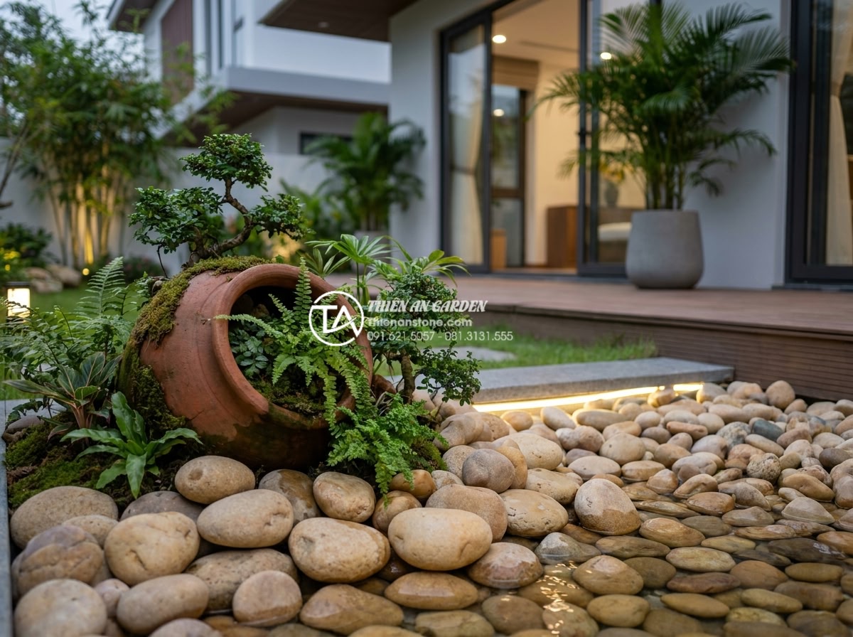 Nghệ thuật tiểu cảnh chum vỡ: Ý tưởng tái tạo không gian đầy phá cách - Elegant broken clay jar miniature landscape in a modern villa backyard, perfect 