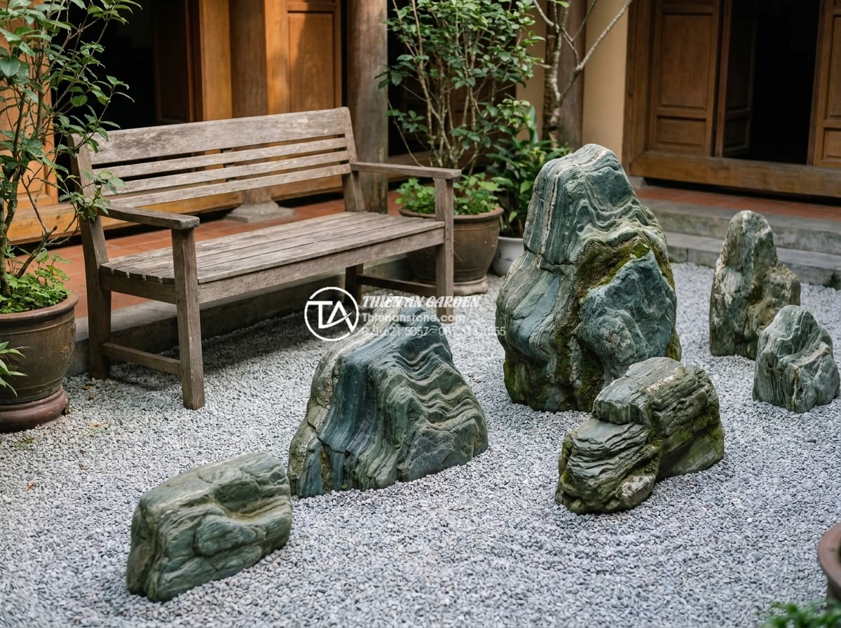 Phong cách Zen trong thiết kế tiểu cảnh non bộ: Tìm lại sự bình an - Hình 9 Phong cách Zen trong thiết kế tiểu cảnh non bộ: Tìm lại sự bình an - Peaceful family moment in a home Zen garden with parents and child sitting quiet