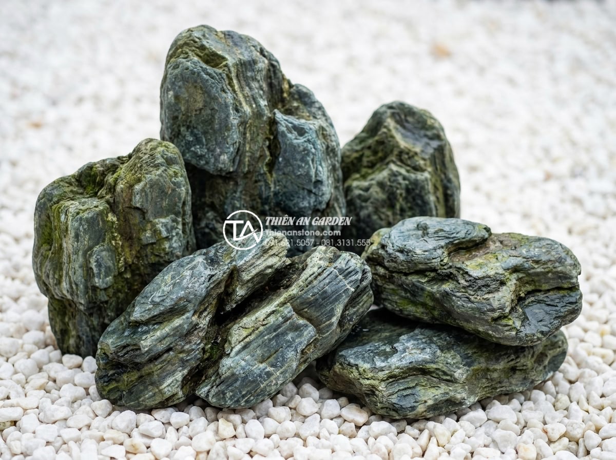 Quy trình thi công tiểu cảnh khô sân vườn từ A-Z cho người mới - Hình 5 Quy trình thi công tiểu cảnh khô sân vườn từ A-Z cho người mới - High detail macro photography of various natural stones used in dry garden const