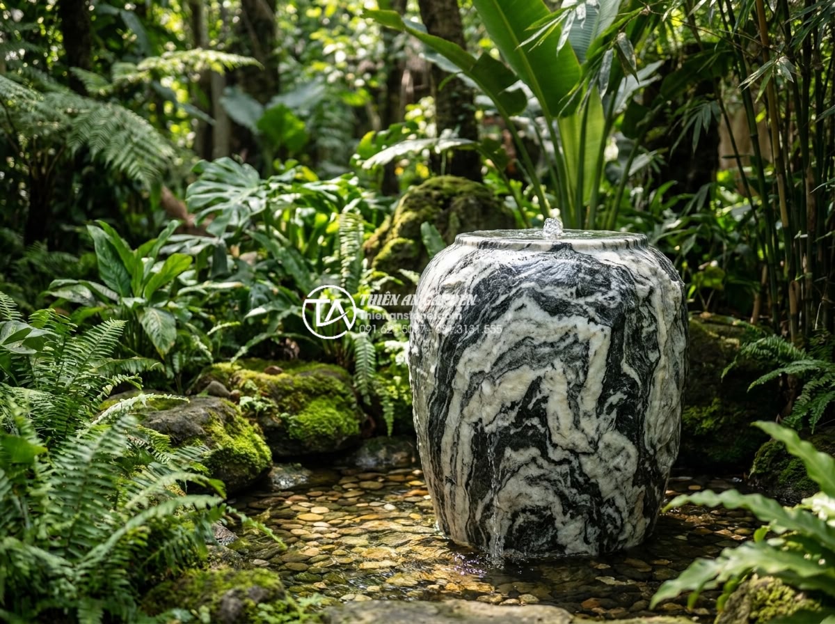 So sánh tiểu cảnh chum nước bằng đá tự nhiên và gốm sứ: Loại nào bền hơn? - A realistic high-resolution photograph of a beautiful natural stone water jar fo