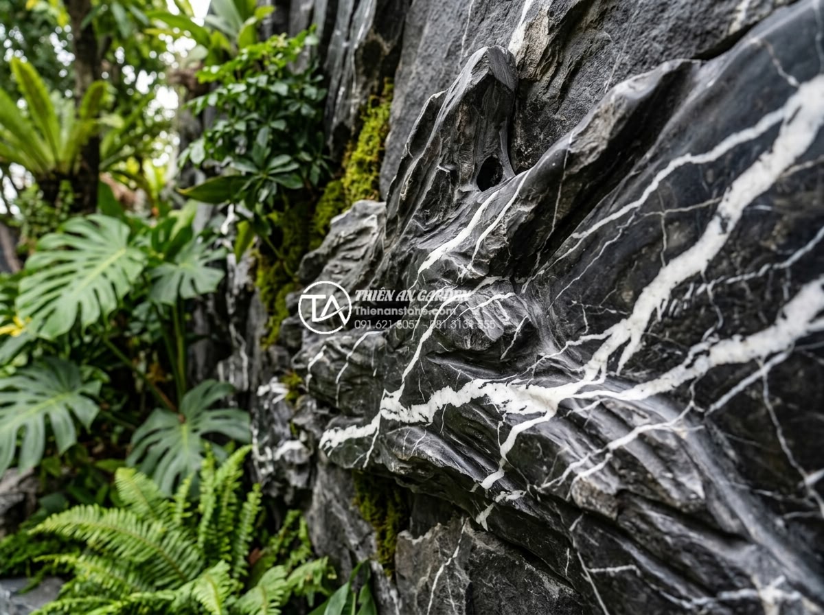 Sử dụng đá Slate Lai Châu làm tiểu cảnh vách tường: Sang trọng và bền bỉ - High-resolution close-up photograph of authentic Lai Chau slate stone natural cl