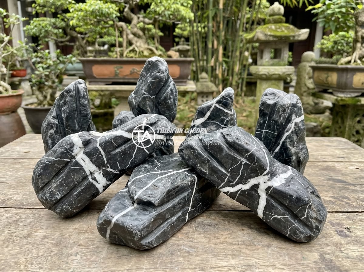 Tại sao tiểu cảnh khô Nhật Bản lại sử dụng đá làm chủ đạo? - Assortment of popular stones used in Zen gardens displayed on wooden surface wit