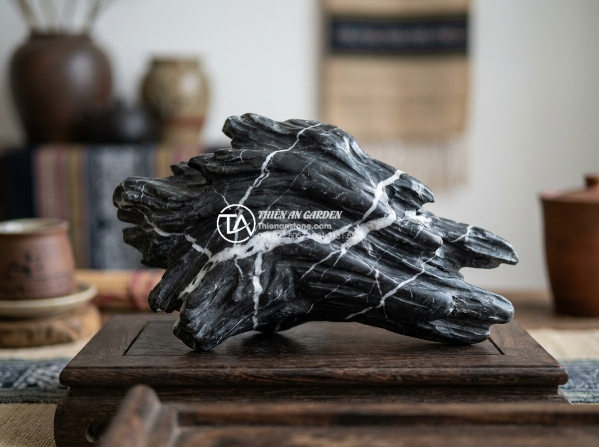 Tiểu cảnh khô kết hợp tượng điêu khắc: Sự giao thoa giữa đá và nghệ thuật - Professional product photography style image showing four different natural ston
