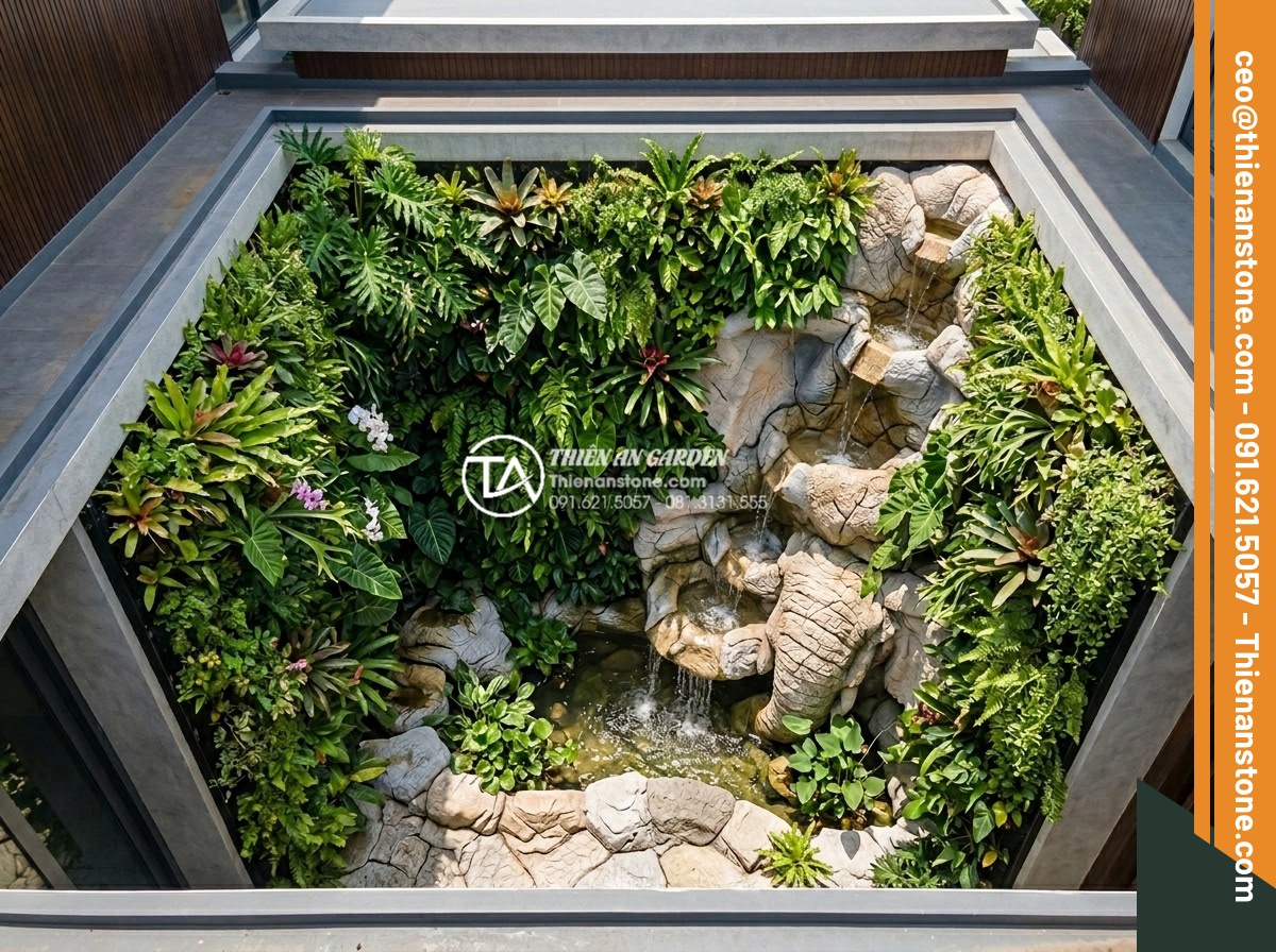 Tiểu cảnh vách tường giếng trời: Đón nắng gió và sức sống cho ngôi nhà - Hình 4 Tiểu cảnh vách tường giếng trời: Đón nắng gió và sức sống cho ngôi nhà - Aerial perspective of an open roof skylight in a modern villa showing complete v