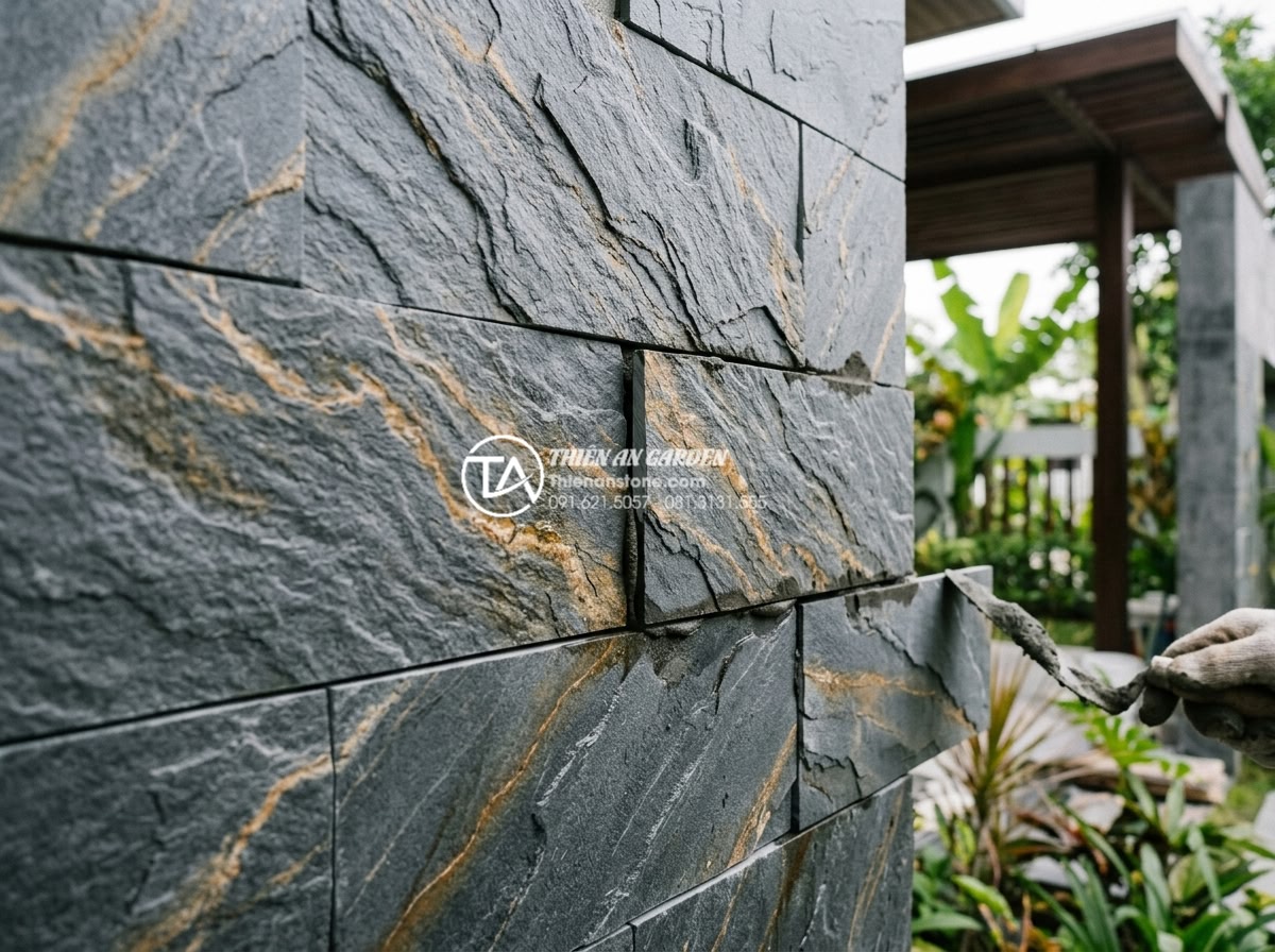 7 Loại đá trầm tích phổ biến nhất trong xây dựng và mỹ nghệ - Detailed close-up photograph of thin layered shale stone tiles being installed a