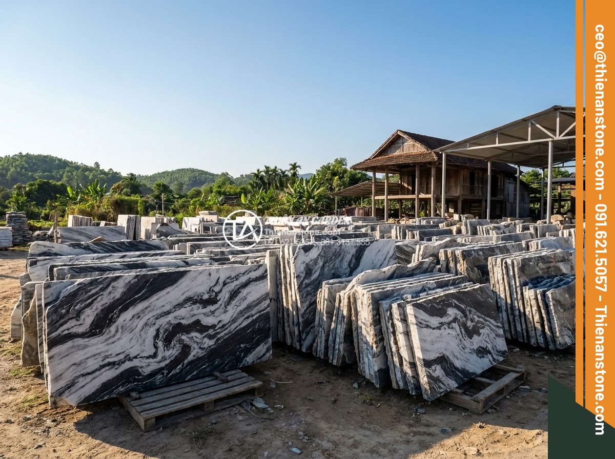Báo giá đá tuyết sơn mới nhất 2026: Đơn giá theo tấn và theo khối - Wide angle shot of large snow mountain stone slabs stacked at a professional sto