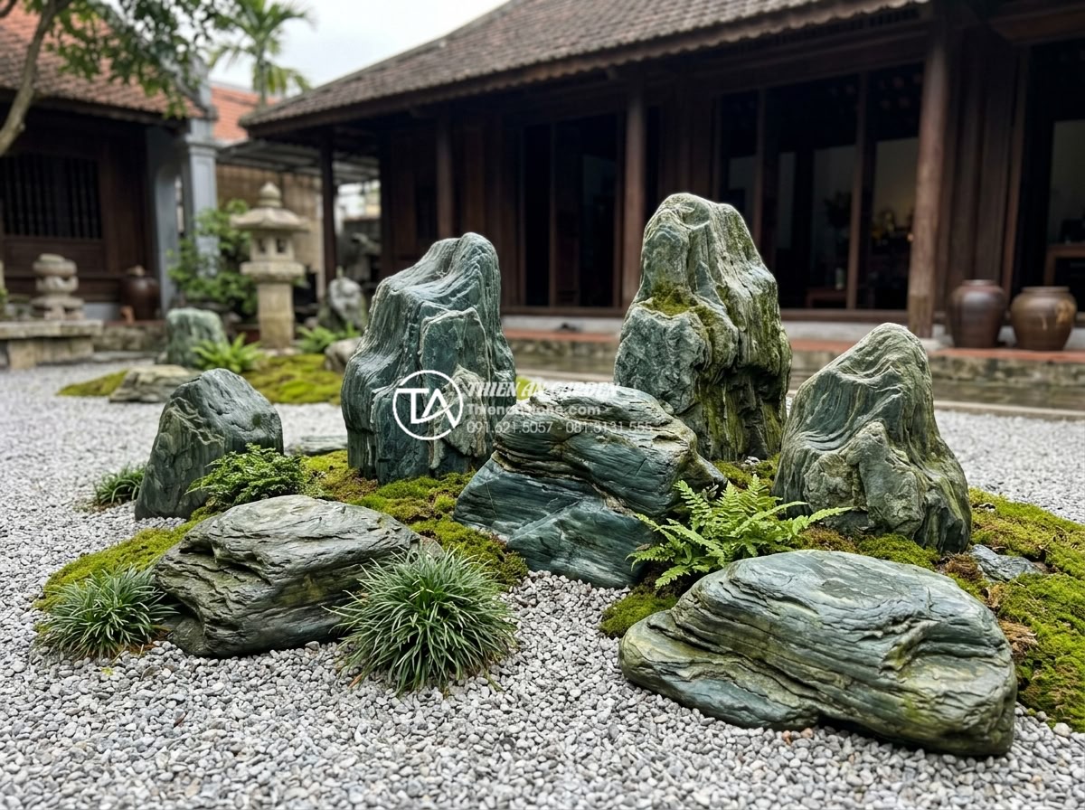 Cách sắp đặt đá xanh Nhật Bản theo nguyên tắc 'Tam tài' trong cảnh quan - Hình 19 Cách sắp đặt đá xanh Nhật Bản theo nguyên tắc 'Tam tài' trong cảnh quan - Professional consultation scene at Da Canh Thien An company with experts advisin