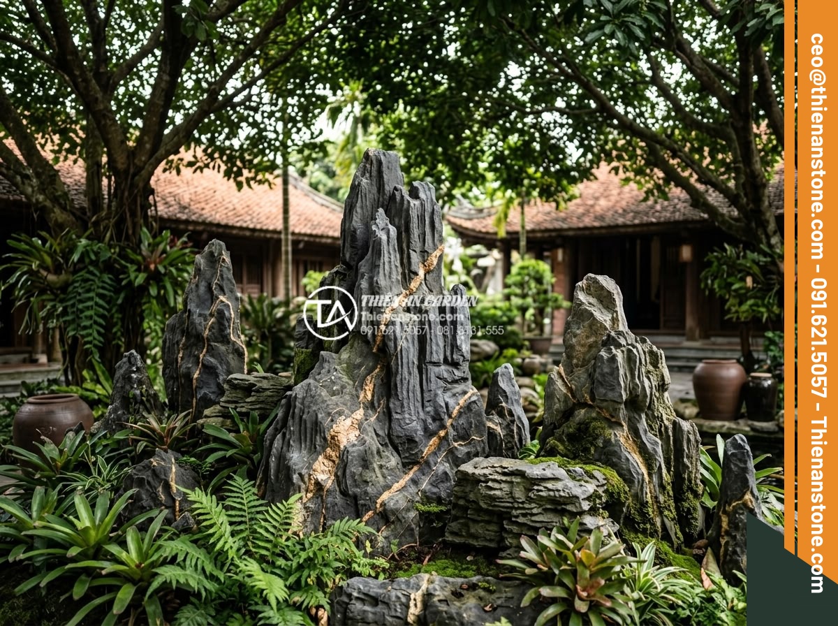 Cách xử lý rêu mốc trên đá trầm tích trang trí ngoài trời - Wide angle shot of decorative sedimentary rocks arranged in outdoor landscape de