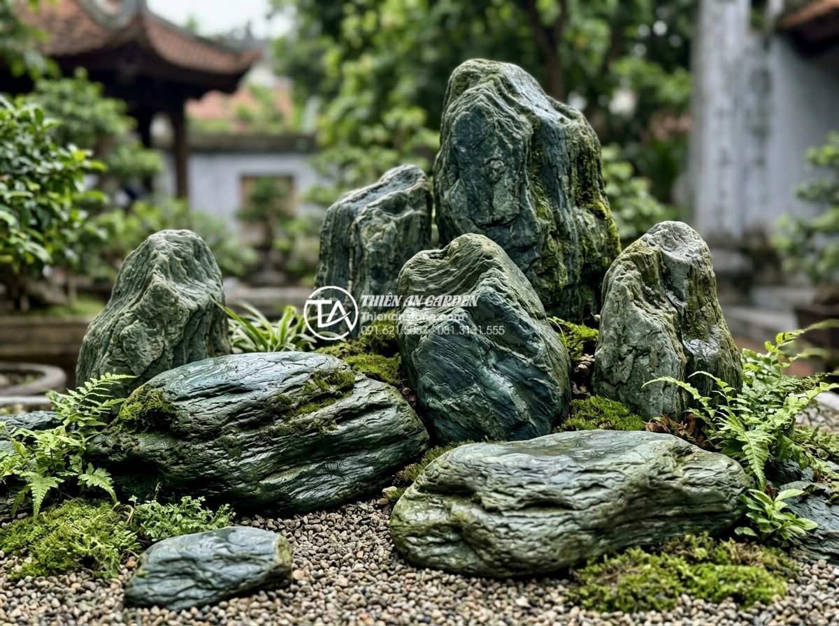 Đá xanh Nhật Bản có bị bạc màu theo thời gian không? Giải đáp từ chuyên gia - Side-by-side comparison images of different natural stones including Japanese gr