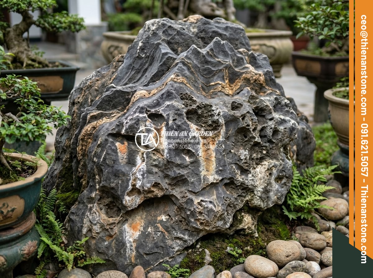Hỏi đáp: Có nên dùng axit để tẩy rửa bề mặt đá trầm tích? - Damaged sedimentary stone surface after improper acid cleaning showing pitting, 