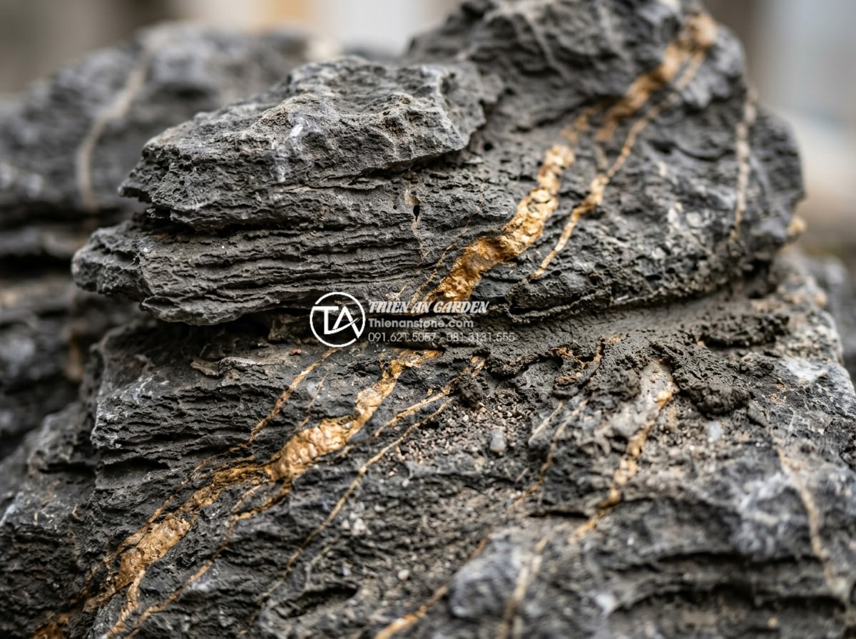 Làm thế nào để gắn kết các khối đá trầm tích khi làm non bộ? - Macro photograph of sedimentary rock porous surface texture with visible layers 
