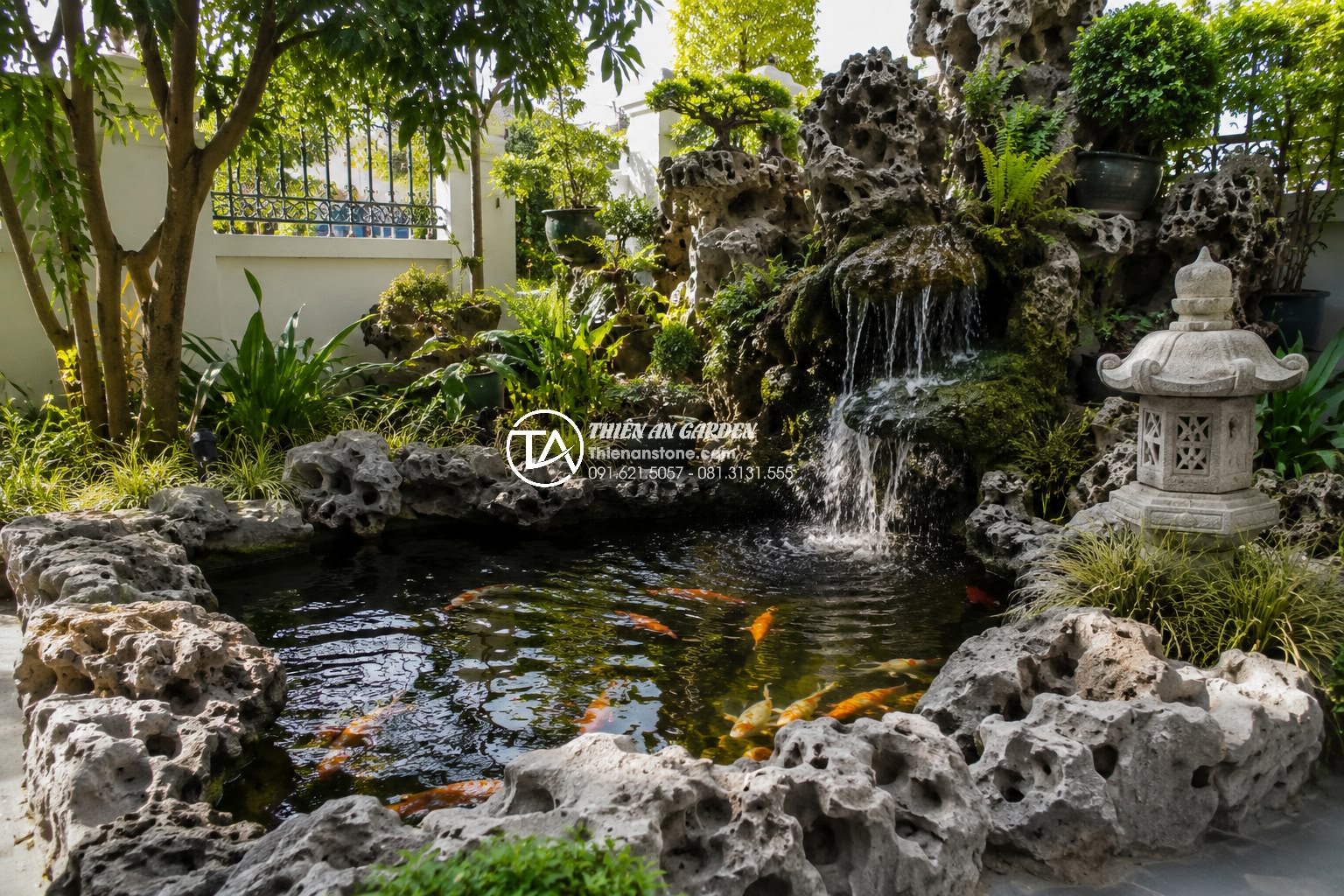 Lợi ích bất ngờ của việc sở hữu một bể cá tiểu cảnh trong sân vườn - Photorealistic view of an elegant small koi fish pond in a modern Vietnamese bac