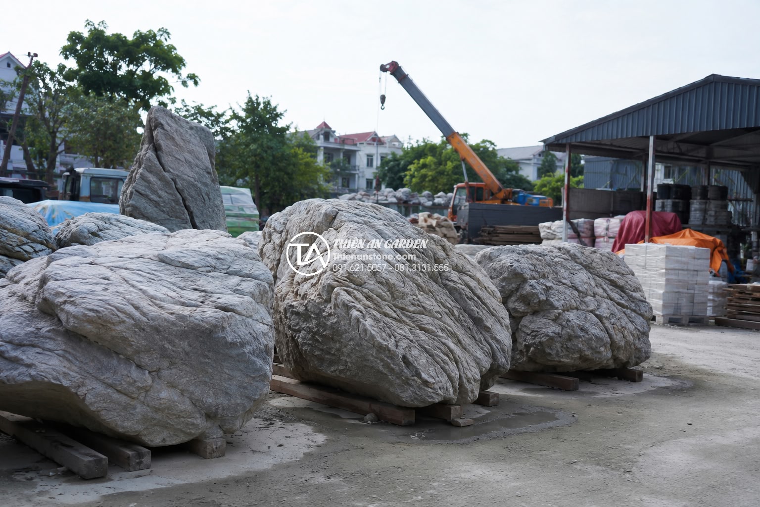 Quy trình thiết kế và thi công tiểu cảnh non bộ chuyên nghiệp từ A-Z - Professional construction team of skilled Vietnamese artisans and engineers prep