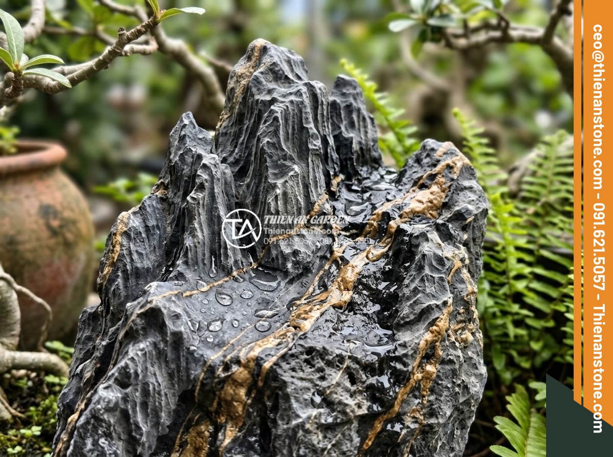 So sánh đá trầm tích và đá Granite trong thi công sân vườn - Water absorption test visuals of water droplets on porous sedimentary rock versu