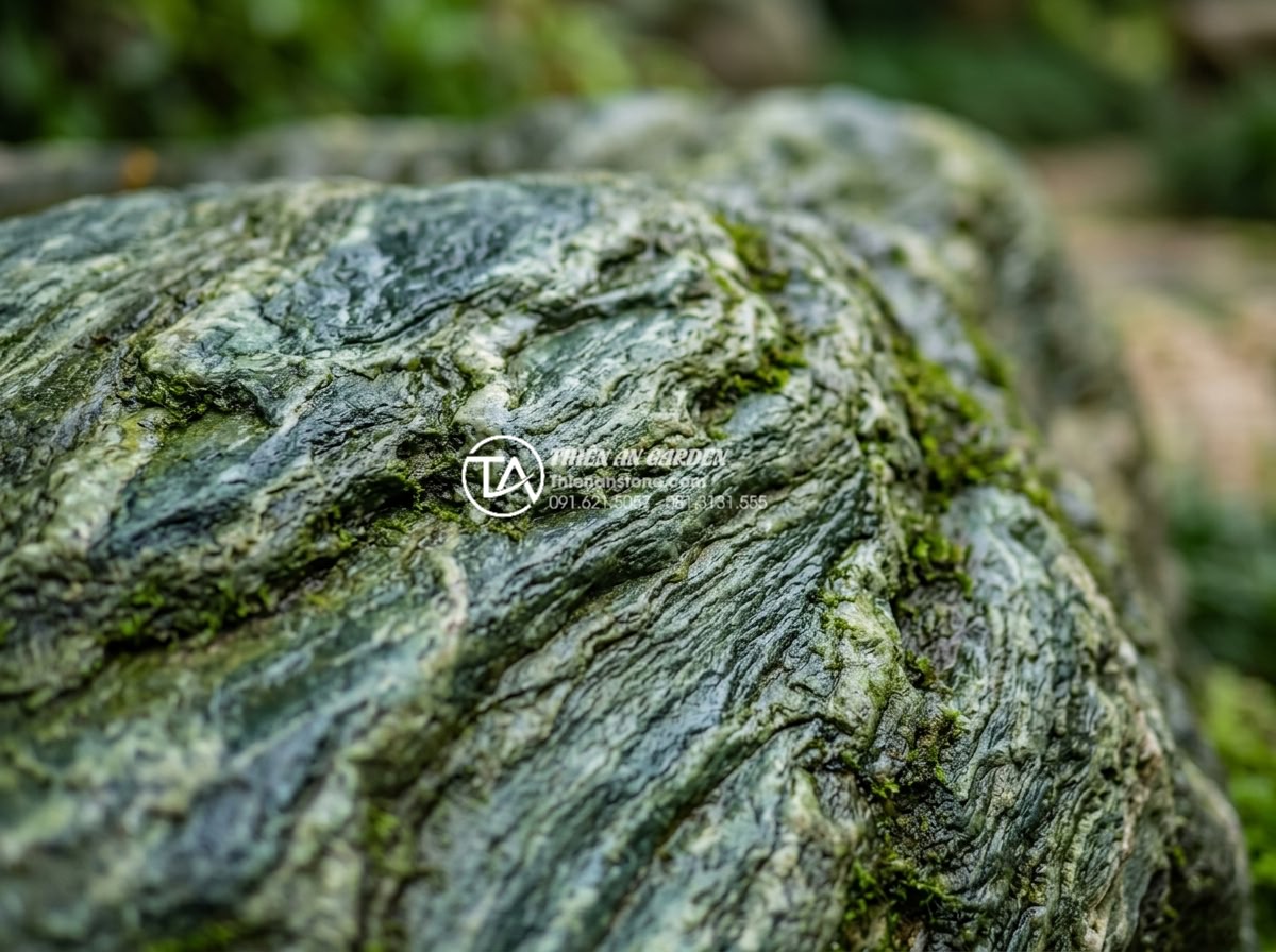 So sánh đá xanh Nhật Bản và đá xanh Thanh Hóa: Sự khác biệt về đẳng cấp - Macro photography of Thanh Hoa blue stone surface with mossy green tones and irr