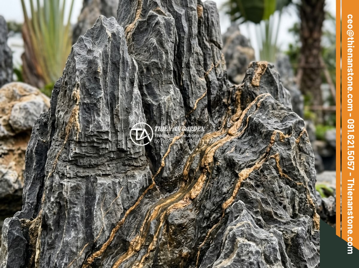 Top 10 mẫu hòn non bộ đá trầm tích đẹp nhất cho biệt thự - Detailed texture of sedimentary stone used in artistic rockery design for luxury