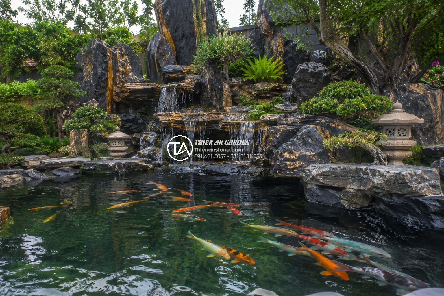 Top 50+ mẫu tiểu cảnh non bộ sân vườn đẹp nhất dẫn đầu xu hướng 2026 - Stunning photorealistic image of a large non-bo water feature integrated with be