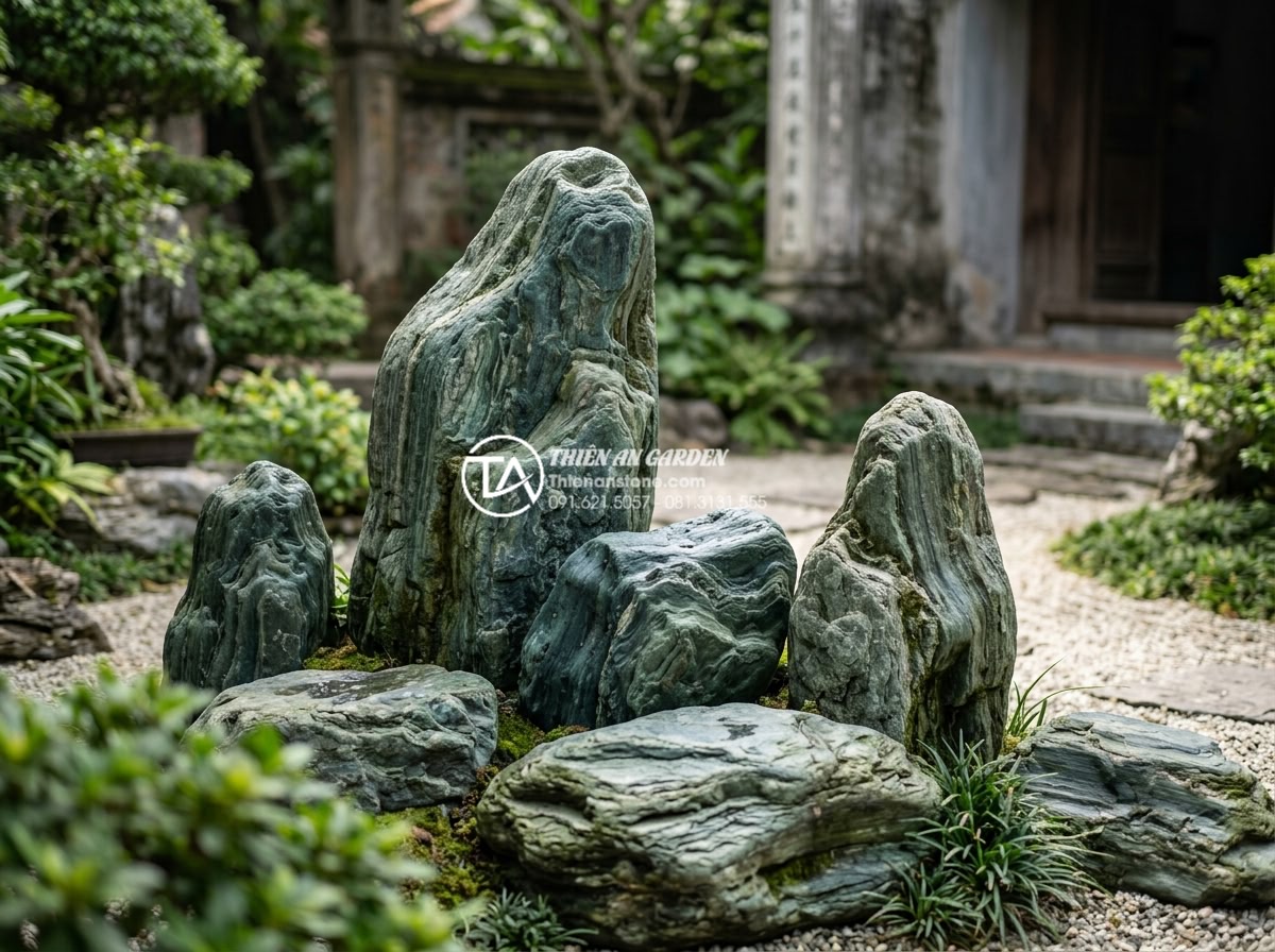 Tương lai của thị trường đá cảnh: Tại sao đá xanh Nhật Bản luôn giữ giá? - Side-by-side comparison chart and photos of Japanese green stone versus granite 