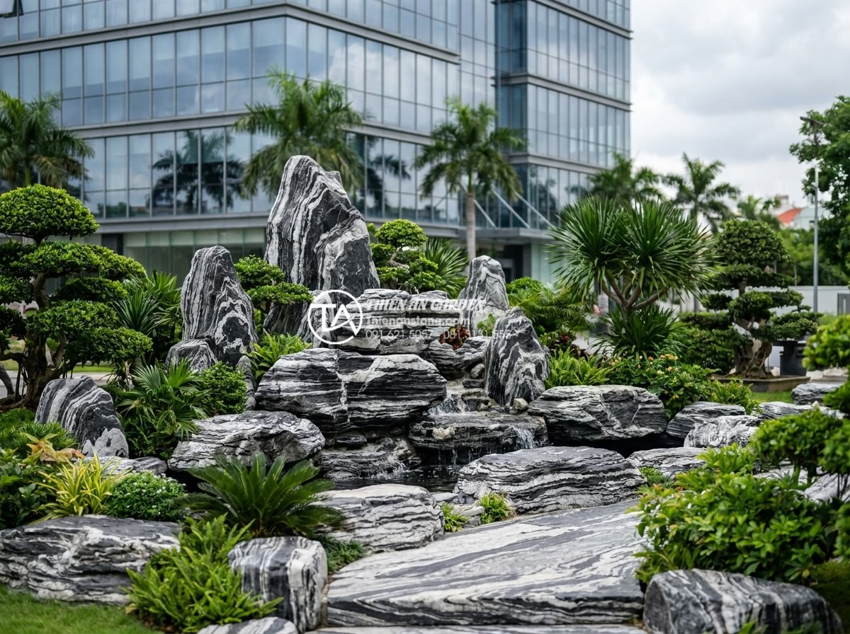Ứng dụng đá tuyết sơn trong thiết kế tiểu cảnh và sân vườn hiện đại - Professional team photo of Đá Cảnh Thiên An experts standing proudly in front of