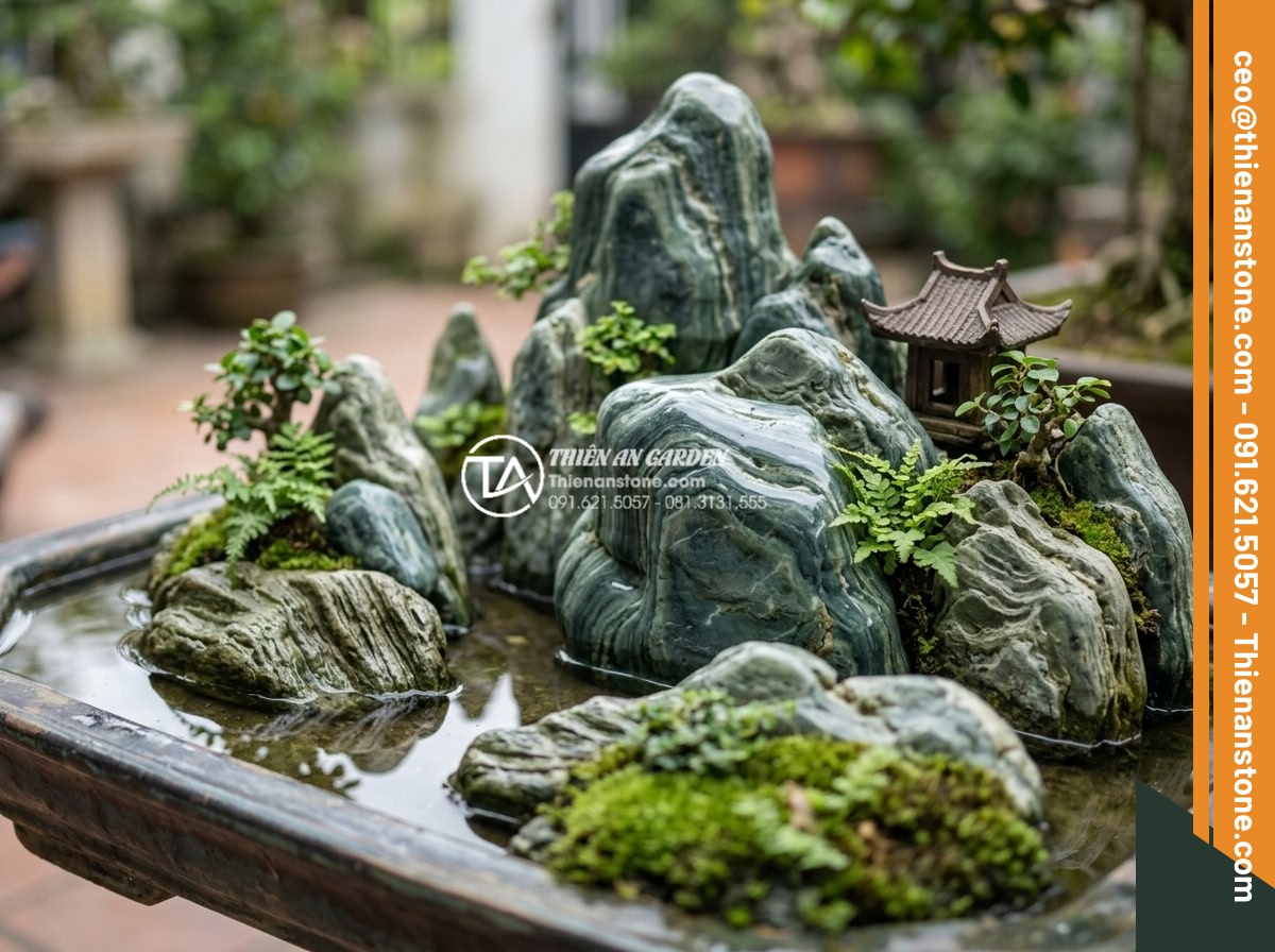 10 Loại đá tự nhiên chuyên dụng cho tiểu cảnh sân vườn mỹ nghệ - Hình 12 10 Loại đá tự nhiên chuyên dụng cho tiểu cảnh sân vườn mỹ nghệ - Detailed marble texture in garden art scene, emphasizing smooth polished surface