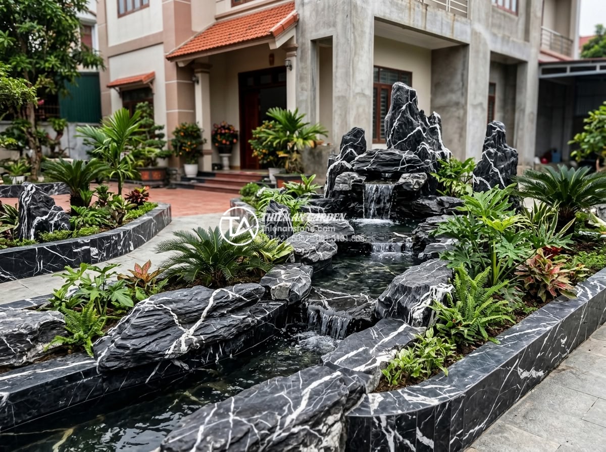 5 Lỗi phong thủy nghiêm trọng khi đặt tiểu cảnh sân vườn trước nhà - Incorrect water feature in garden with water flowing away from house entrance ca