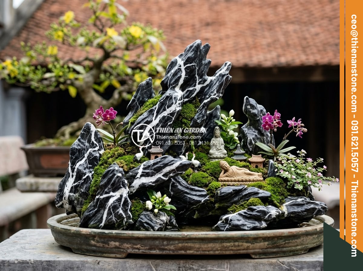 Hướng dẫn tự làm tiểu cảnh sân vườn đơn giản tại nhà - Hình 5 Hướng dẫn tự làm tiểu cảnh sân vườn đơn giản tại nhà - Creative decoration ideas showing moss application, small statues, and seasonal