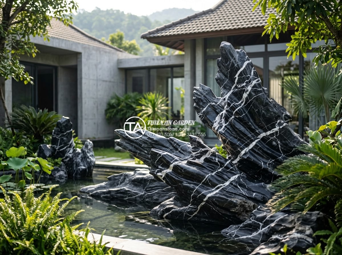 Nghệ thuật sắp đặt đá cảnh trong tiểu cảnh sân vườn hiện đại - Luxurious villa garden featuring elaborate natural stone arrangements in modern 
