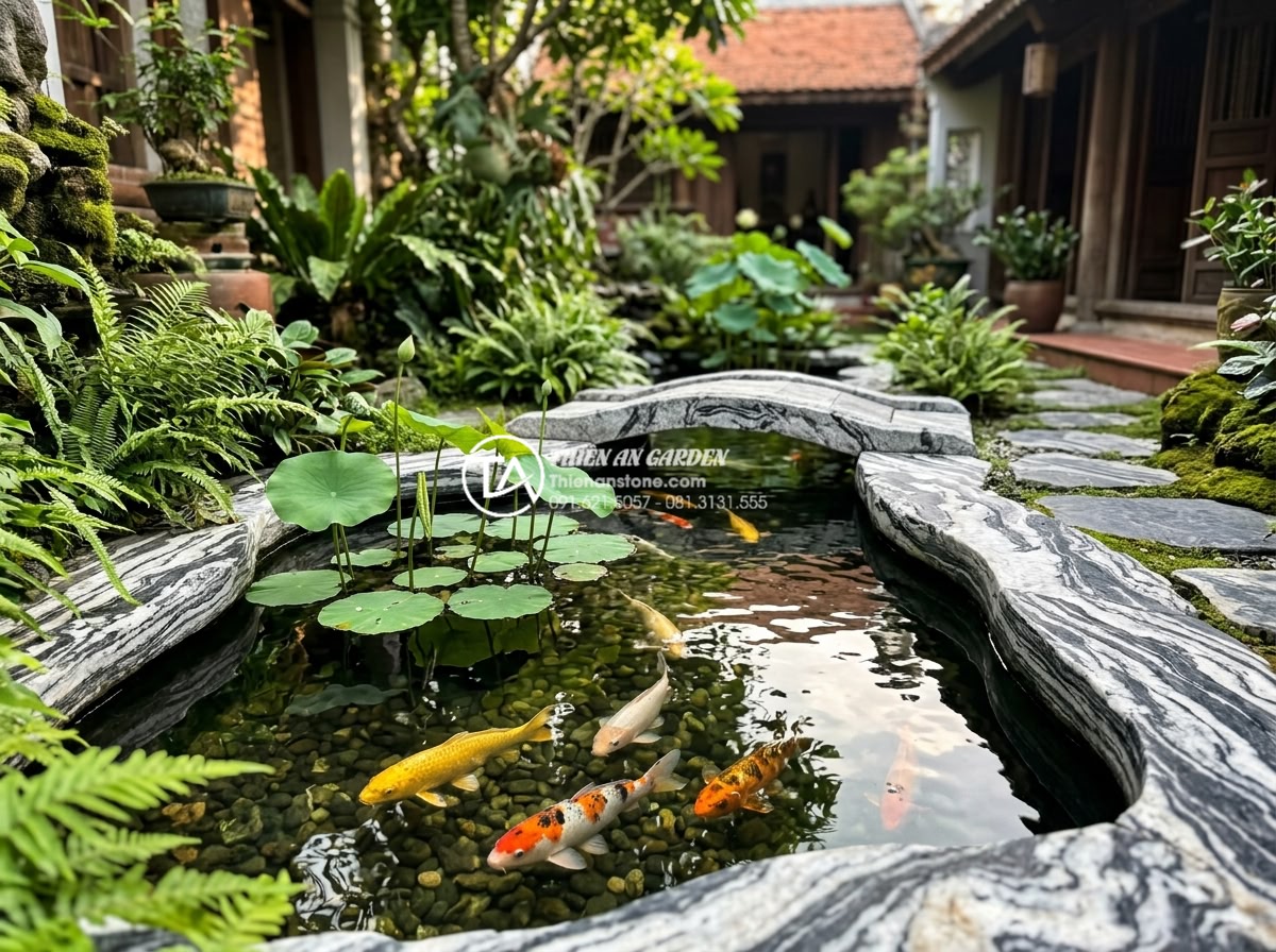 15 Ý tưởng tiểu cảnh sân sau mini cho không gian nhỏ hẹp dưới 10m2 - Hình 5 15 Ý tưởng tiểu cảnh sân sau mini cho không gian nhỏ hẹp dưới 10m2 - Realistic professional photograph of a 7 square meter backyard koi pond mini lan