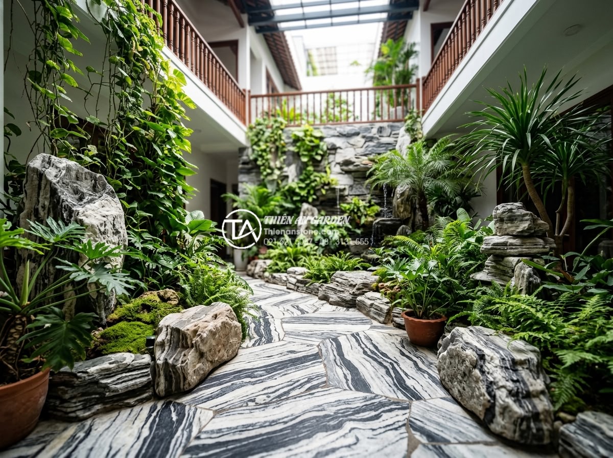 7 Loại cây trồng giếng trời ít ánh sáng cực dễ chăm sóc - Lush green indoor plants in a bright yet shaded Vietnamese atrium skywell combin