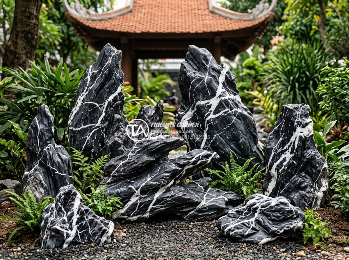 Báo giá thi công tiểu cảnh sân trước nhà chi tiết mới nhất 2026 - Detailed professional photograph showcasing various premium natural stone materi