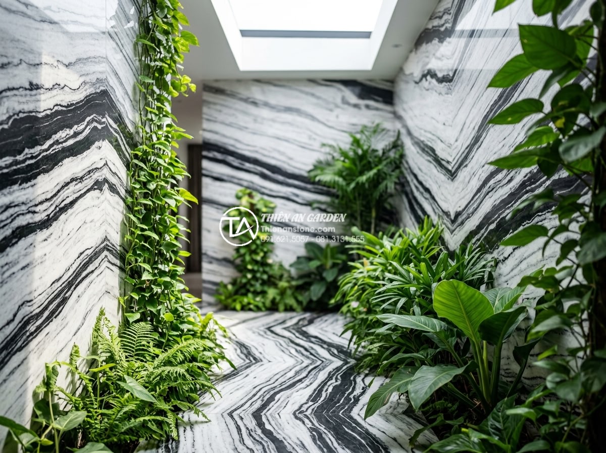 Bí quyết vệ sinh đá tự nhiên và cây xanh ở giếng trời luôn sạch đẹp - Hình 1 Bí quyết vệ sinh đá tự nhiên và cây xanh ở giếng trời luôn sạch đẹp - Close-up view of a pristine natural stone atrium with vibrant green plants, show