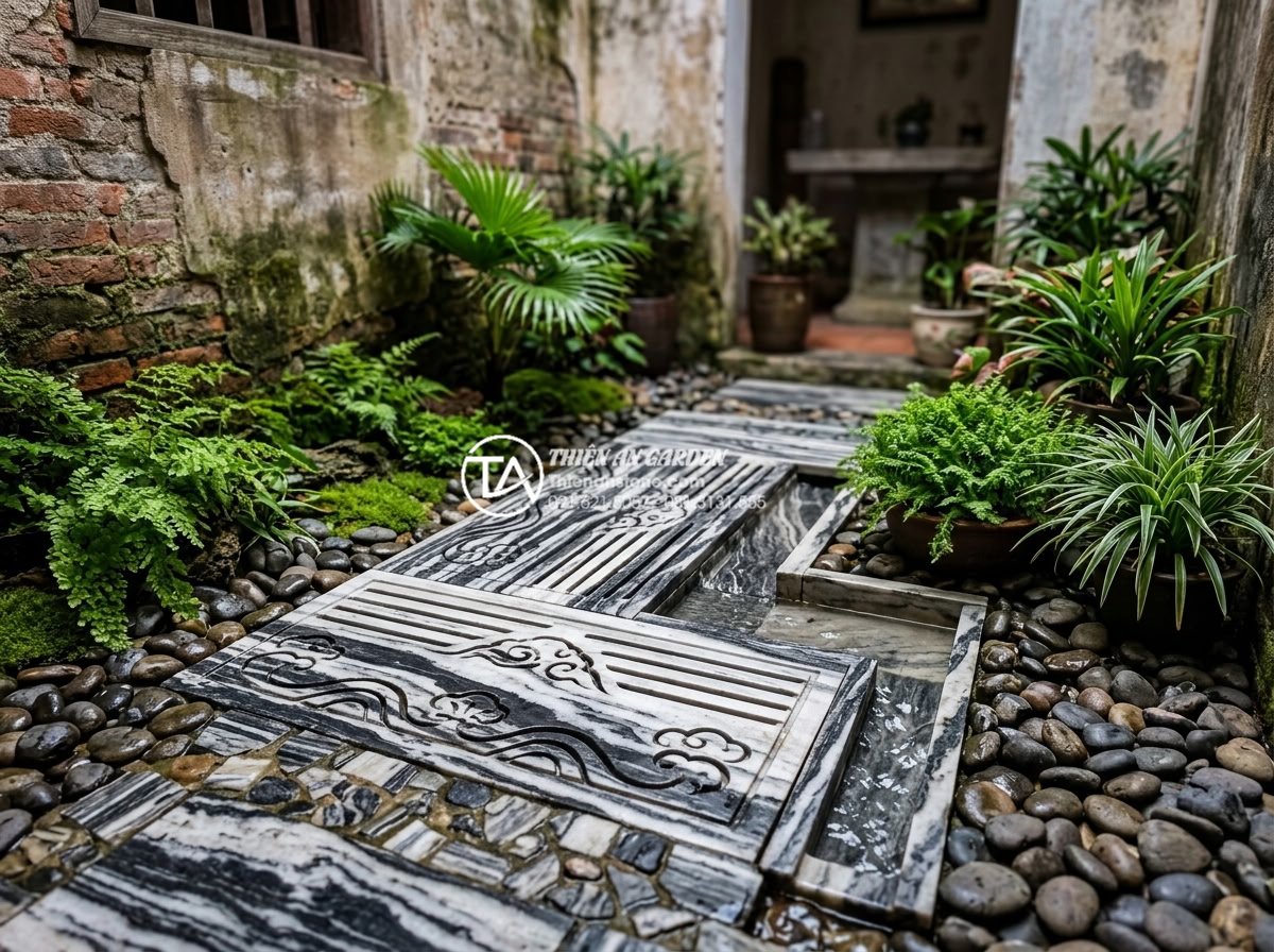 Giải pháp thoát nước cho tiểu cảnh giếng trời ngoài trời khi mưa lớn - Hình 8 Giải pháp thoát nước cho tiểu cảnh giếng trời ngoài trời khi mưa lớn - Decorative stone grate covers integrated into sky well mini landscape for surfac