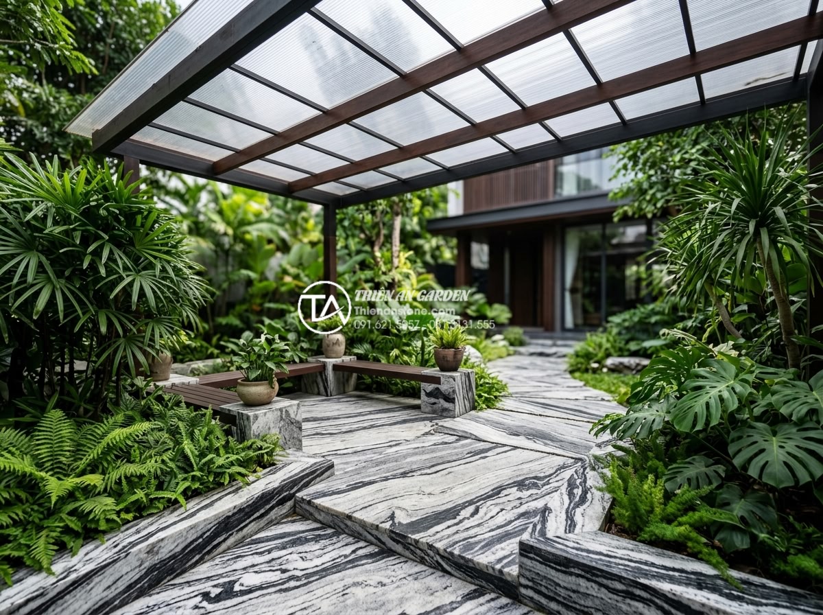 Nên dùng kính cường lực hay tấm nhựa lấy sáng cho mái che giếng trời? - Polycarbonate plastic skylight sheet installed in a modern garden setting with n