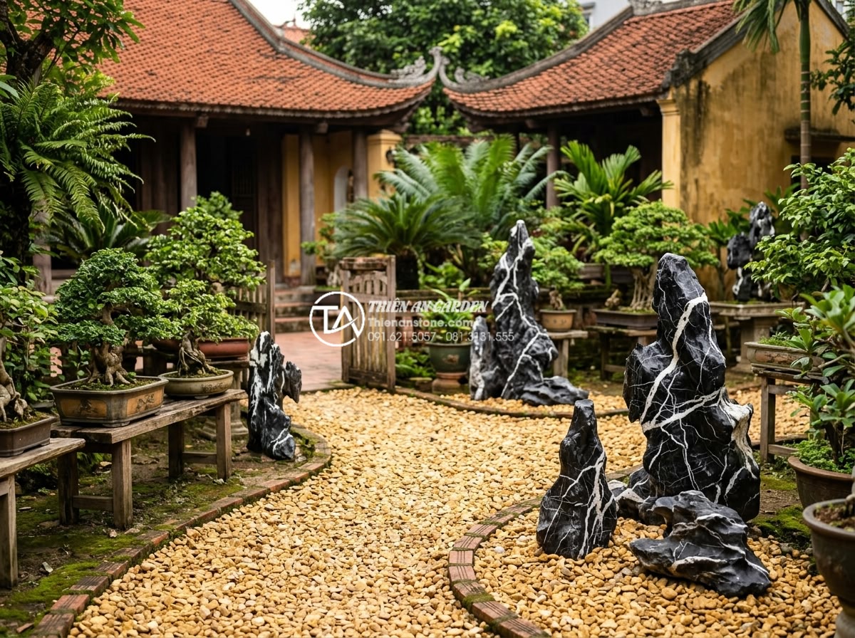Review 5 loại sỏi quay trang trí tiểu cảnh trước nhà được ưa chuộng nhất - Beautiful daytime photograph of a traditional Vietnamese courtyard front yard wi