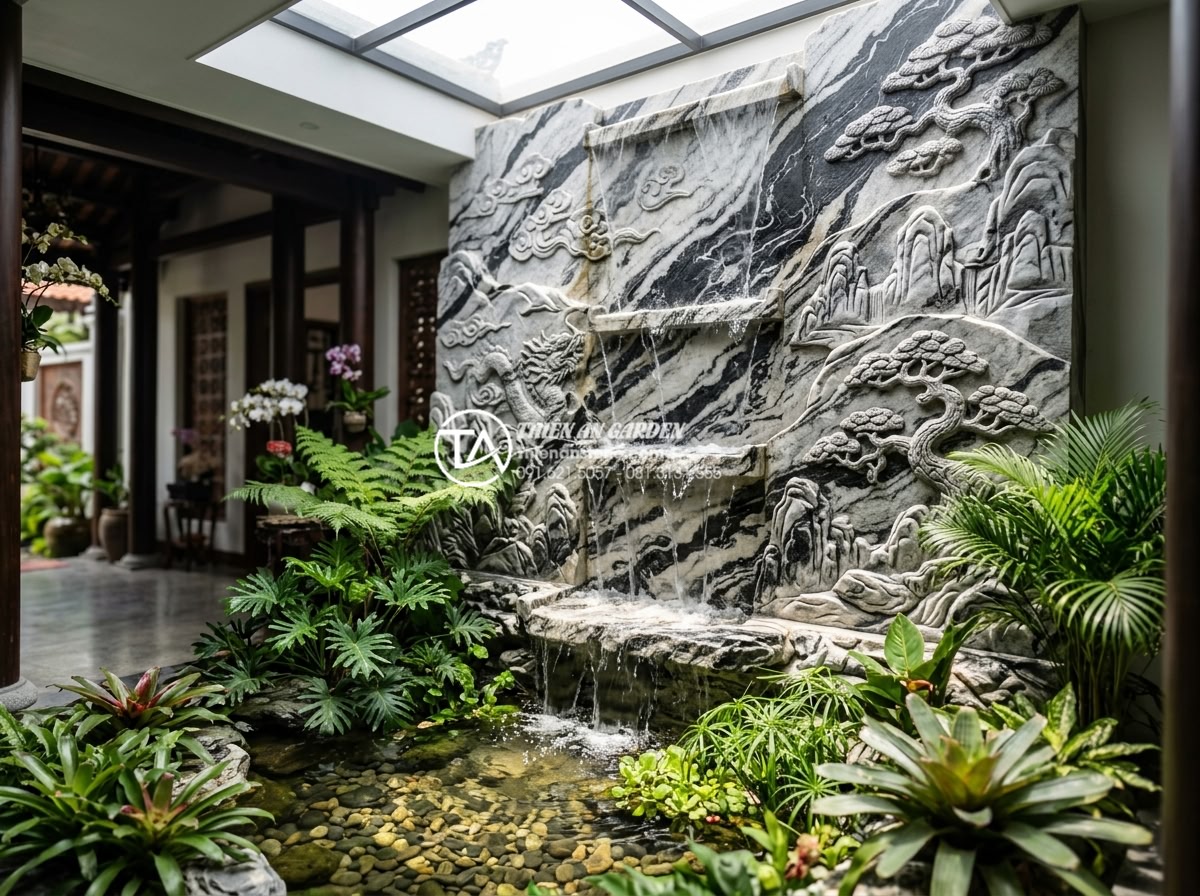 Sự kết hợp hoàn hảo giữa đá mỹ nghệ và nước trong tiểu cảnh giếng trời - Elegant waterfall feature incorporating detailed stone carvings and water flow i