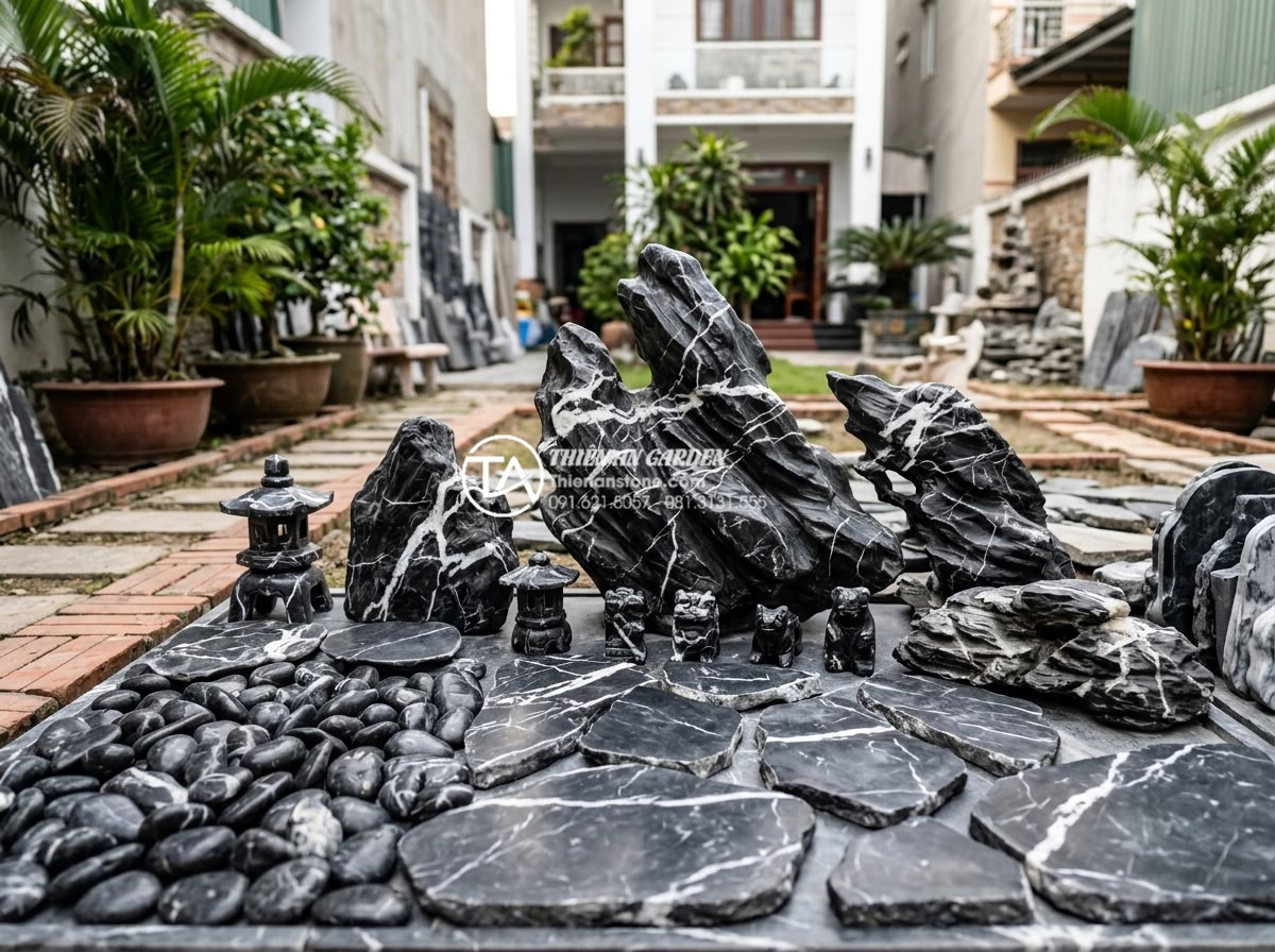 Thiết kế tiểu cảnh sân sau nhà cấp 4 tiết kiệm chi phí mà vẫn tinh tế - Detailed natural stone selection display for cost-effective backyard landscape a