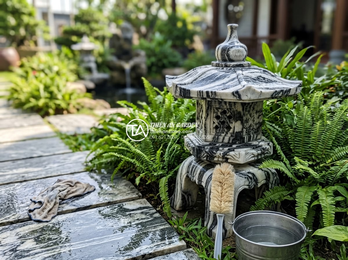 Tiểu cảnh sân trước nhà cấp 4: Cách biến tấu đơn giản mà đẳng cấp - Hình 8 Tiểu cảnh sân trước nhà cấp 4: Cách biến tấu đơn giản mà đẳng cấp - Professional maintenance scene of natural stone garden elements, worker gently c