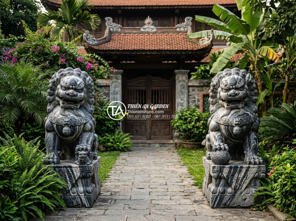 Top 10 mẫu tượng đá điêu khắc tạo điểm nhấn nghệ thuật cho sân trước - Powerful photorealistic image of a pair of guardian lion statues carved from dar