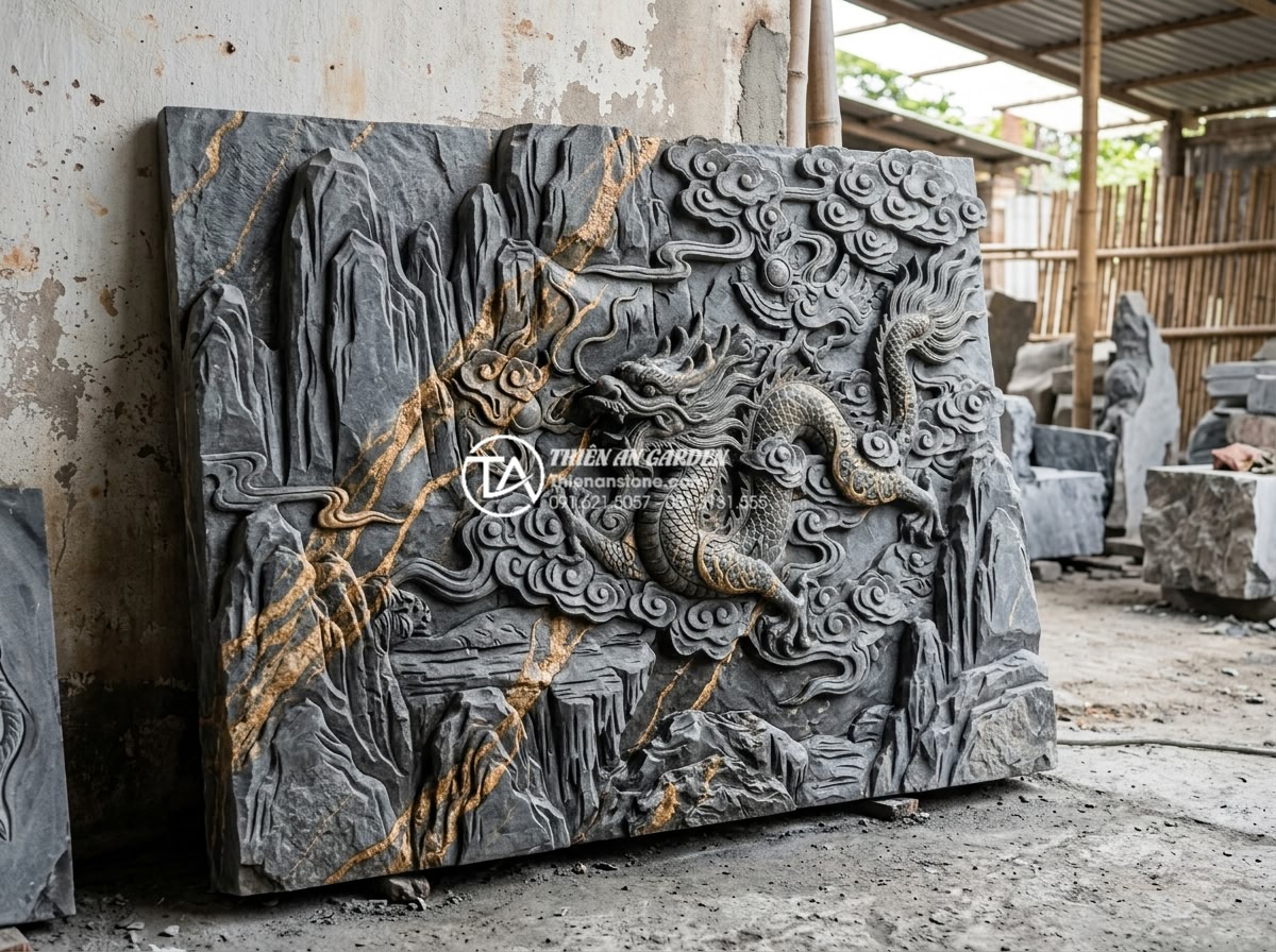 Ứng dụng tranh đá ốp tường giếng trời tạo điểm nhấn nghệ thuật - Hình 8 Ứng dụng tranh đá ốp tường giếng trời tạo điểm nhấn nghệ thuật - Completed carving process of large stone panel depicting dragon and cloud motifs