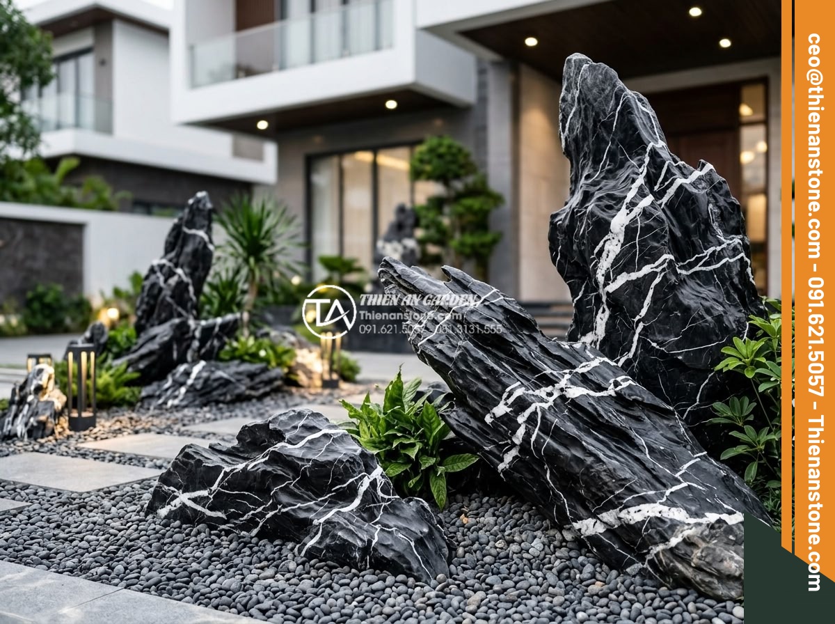 Vật liệu đá cuội: Linh hồn trong các mẫu tiểu cảnh trước nhà khô hiện đại - Hình 10 Vật liệu đá cuội: Linh hồn trong các mẫu tiểu cảnh trước nhà khô hiện đại - Professional team photo of Đá Cảnh Thiên An experts standing proudly in front of