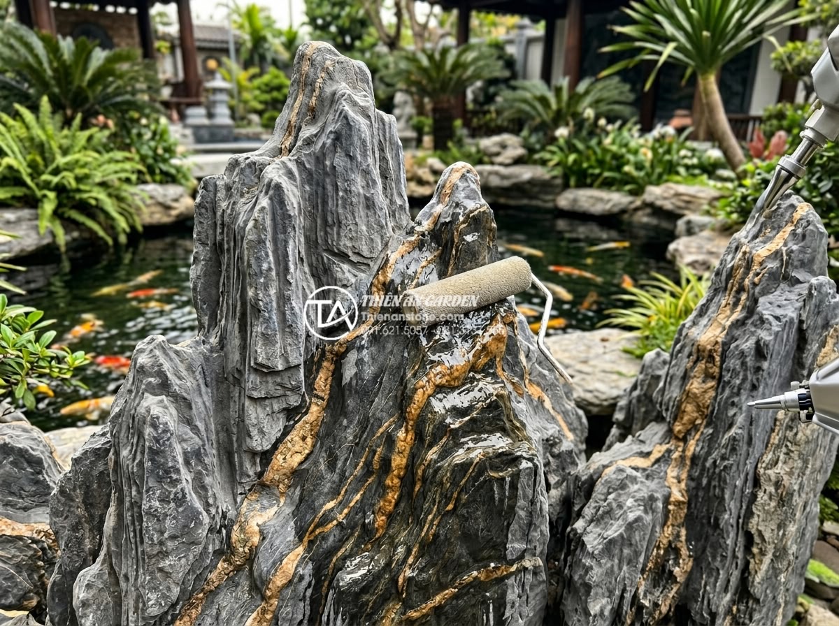 Cách xử lý chống thấm cho bể cá tiểu cảnh sân vườn hiệu quả trên 10 năm - Detailed close-up of professional waterproof coating application on natural ston