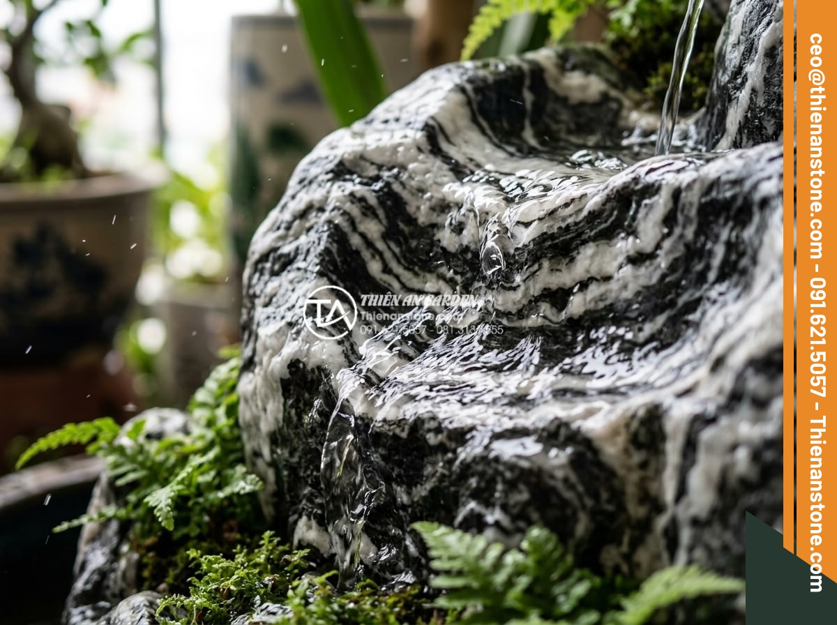 Mẫu tiểu cảnh thác nước ban công chung cư: Mang thiên nhiên vào căn hộ - Macro realistic photograph showing different natural stones used in balcony wate