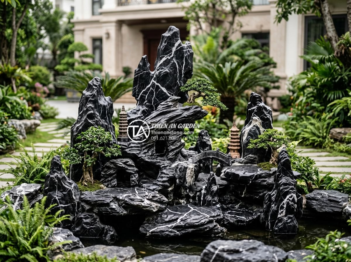 Nghệ thuật xếp đá hòn non bộ: Tỷ lệ vàng giữa ngọn chính và ngọn phụ - Hình 10 Nghệ thuật xếp đá hòn non bộ: Tỷ lệ vàng giữa ngọn chính và ngọn phụ - Professional team photo of Da Canh Thien An experts standing proudly beside a ne
