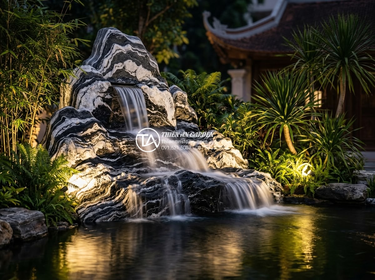 Sử dụng đá Tuyết Sơn trong thi công thác nước: Đẳng cấp và sự khác biệt - Elegant closing image of a perfectly illuminated Tuyet Son stone waterfall at ni