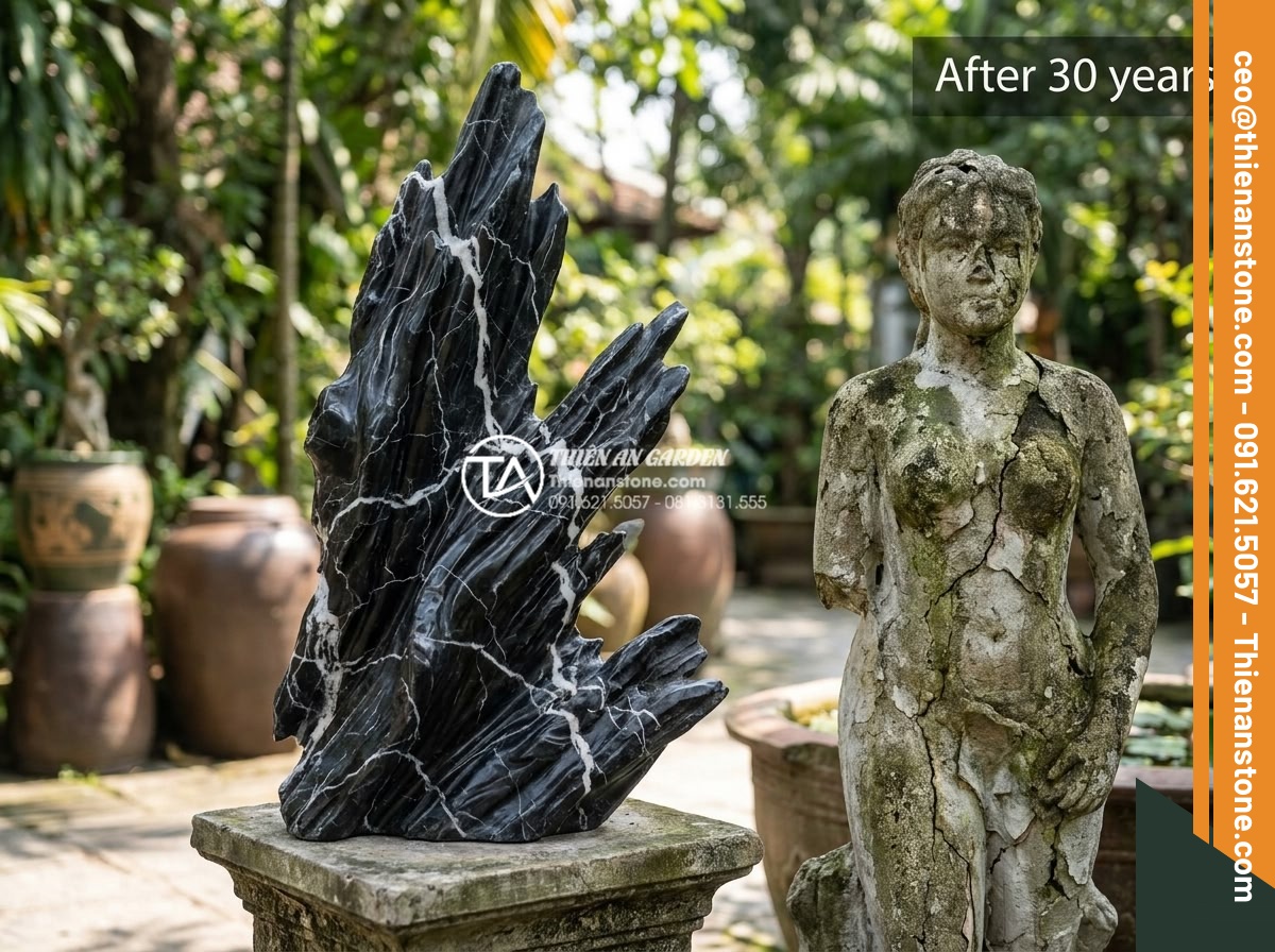 Tác dụng của tượng đá điêu khắc trong việc nâng tầm tiểu cảnh trước biệt thự - Hình 11 Tác dụng của tượng đá điêu khắc trong việc nâng tầm tiểu cảnh trước biệt thự - Long-term durability demonstration image showing a 30-year-old hand-carved grani